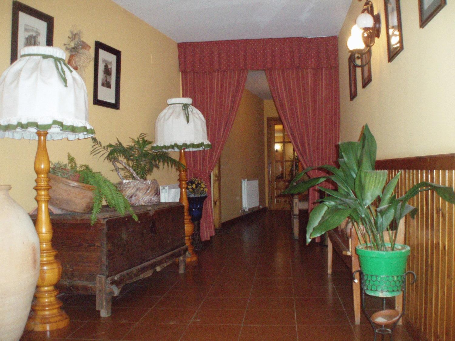 Hostal Restaurante La Muralla Canete  ภายนอก รูปภาพ