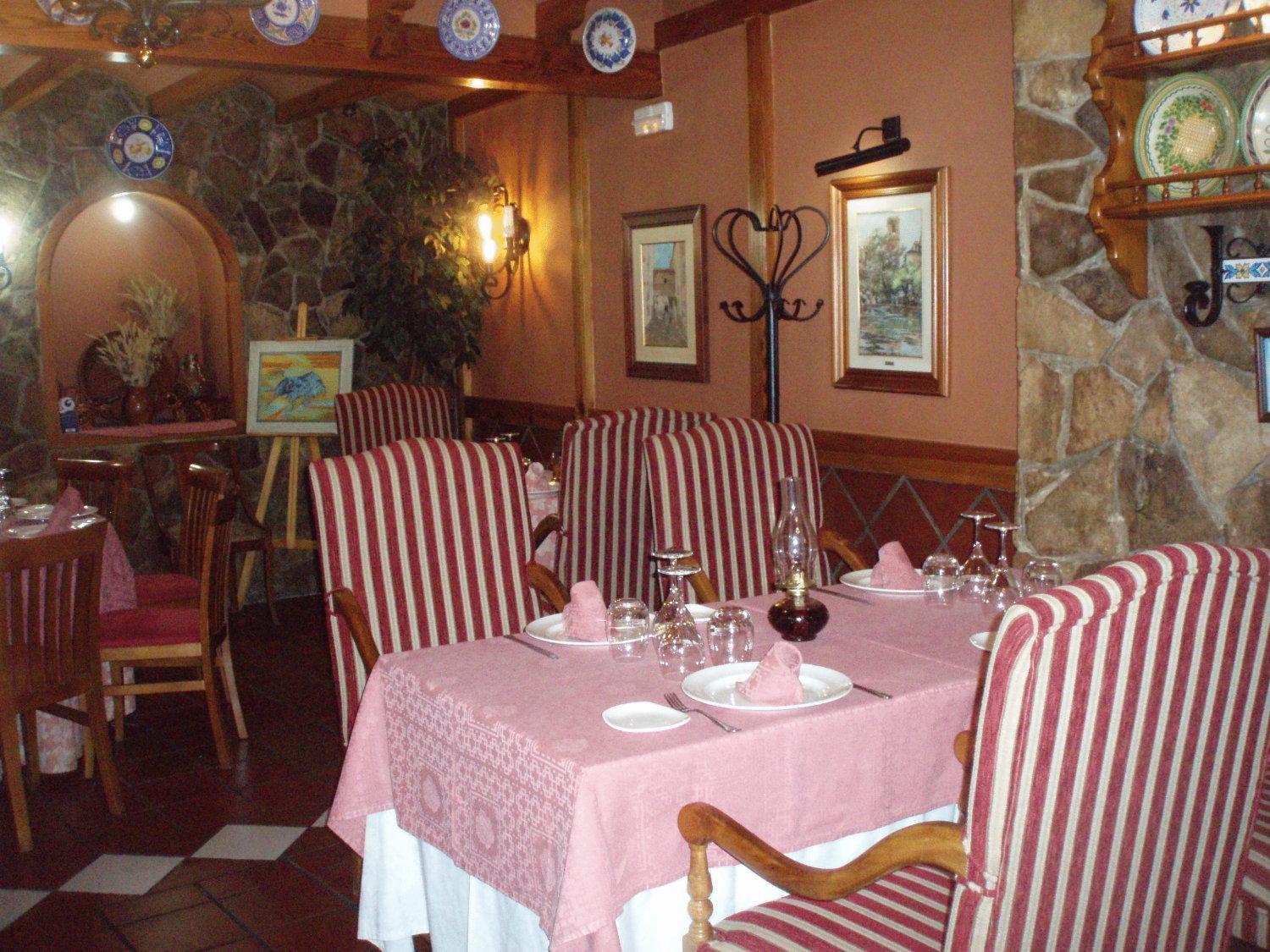 Hostal Restaurante La Muralla Canete  ภายนอก รูปภาพ