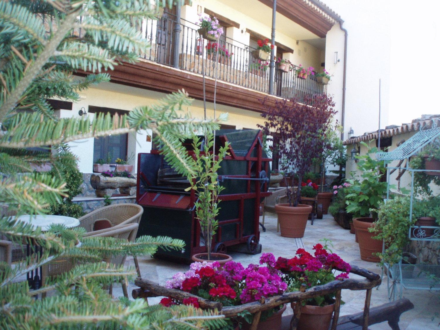 Hostal Restaurante La Muralla Canete  ภายนอก รูปภาพ