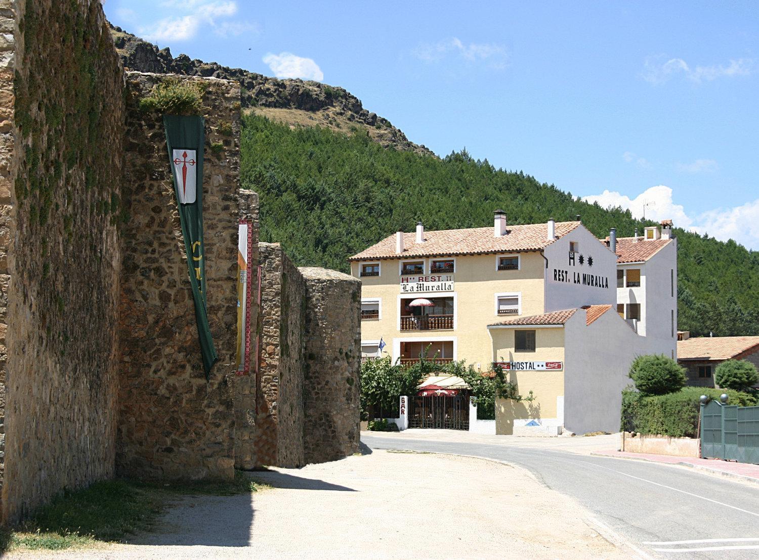 Hostal Restaurante La Muralla Canete  ภายนอก รูปภาพ