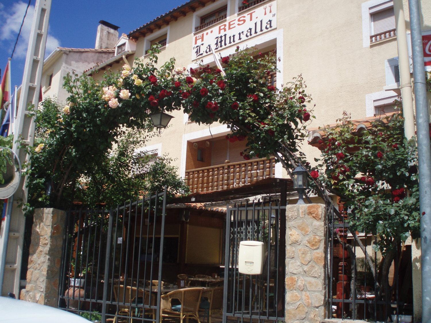 Hostal Restaurante La Muralla Canete  ภายนอก รูปภาพ