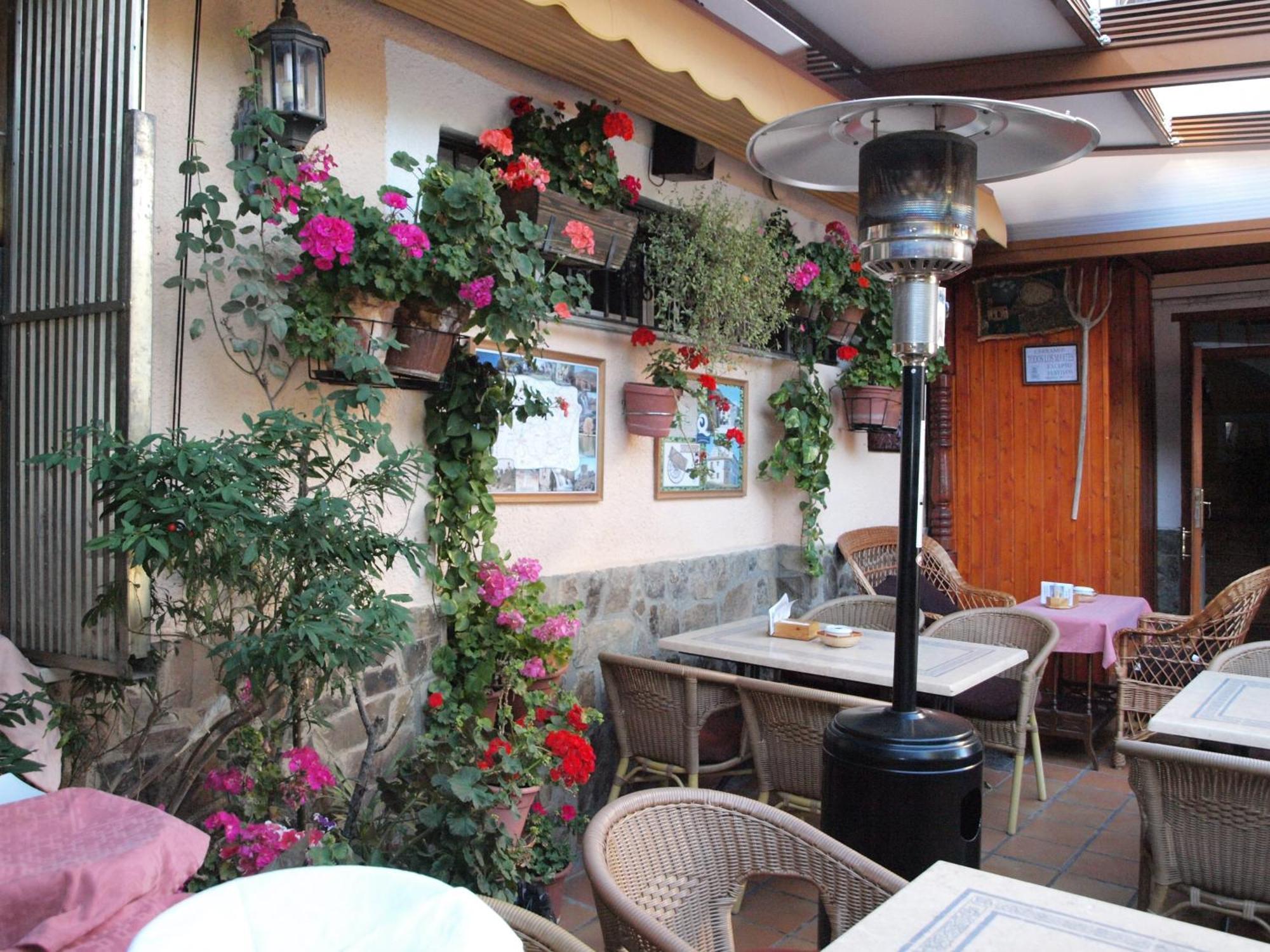 Hostal Restaurante La Muralla Canete  ภายนอก รูปภาพ