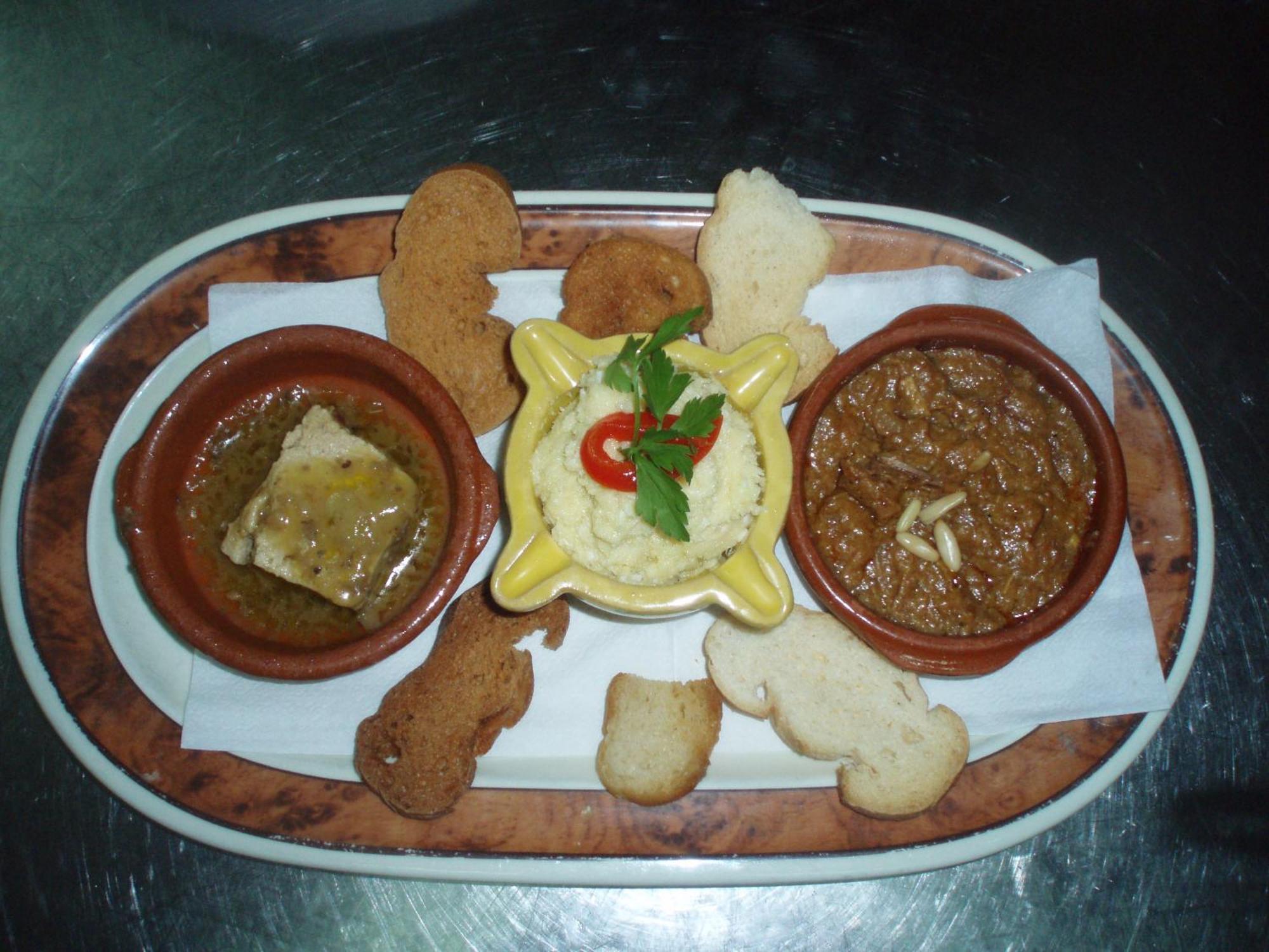 Hostal Restaurante La Muralla Canete  ภายนอก รูปภาพ