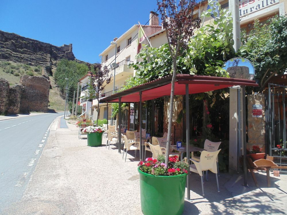 Hostal Restaurante La Muralla Canete  ภายนอก รูปภาพ