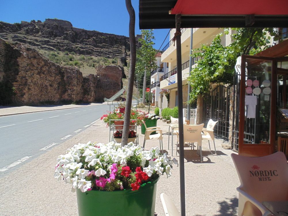 Hostal Restaurante La Muralla Canete  ภายนอก รูปภาพ